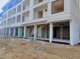 Uydukent-selçuklu Mah.'de Devlet Hast. Yakın Sıfır 390m² Dükkan