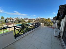 Çiğli Sasalı'da Site İçerisinde Kiralık Lüks 4+1 Dubleks Villa