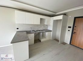 Rönesans Emlak'tan Deniz Manzaralı Satılık 1+1