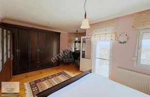 Yenifoça Burunucu'nda Denize Çok Yakın Konumda3+1 Villa