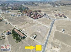 Cazip***niğde Evlerinde ***anayolda*** Köşebaşı 726 M2 Arsa