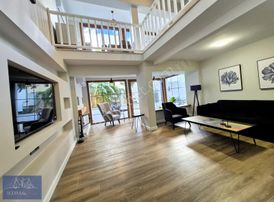 Bodrum Merkez Denize Yakın Modern Yeni Sıfır Eşyalı İkiz Ev