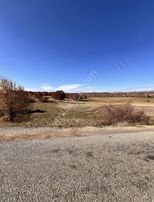 Banazda Uygun Susuzda Anayola 3 Km. Yolasıfır Tarla