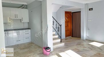 Denize 300 Metre, Bahçeli, Triplex, Eşyasız Villa