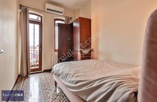 R-one Beyoğlu Tarihi Bina Eşyalı 1+1 Balkonlu Satılık Daire-eng