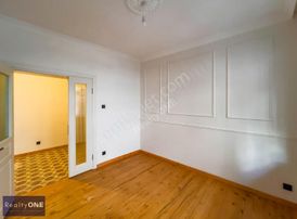 R-one Beyoğlu Firuzağa'da 3+1 İçi Yenilenmiş Satılık Daire-eng