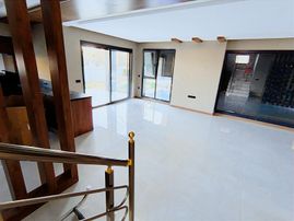 *fırsat Villa*güre'de, Yüzme Havuzlu Köşe Cephe 3+1 Lüks Villa