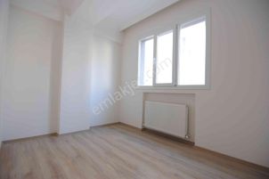 Bornova Ege Ünv. Hastanesi Ve Metroya 5 Dk. 1+1 Satılık Daire