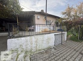 Alaşehir Delemenler Mah. Müstakil Taş Ev 2+1 Bahçeli Otoparklı