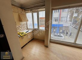 Vepaş'tan Tarihi Çınar Ağacı Karşısı Satılık 1+1 Büro & Ofis