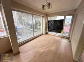 Vepaş'tan Tarihi Çınar Ağacı Karşısı Satılık 1+1 Büro & Ofis