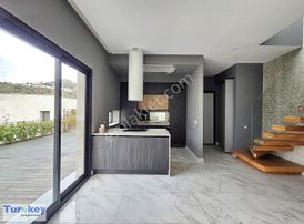 Deniz Manzaralı Özel Havuzlu 3 Odalı Satılık Villa