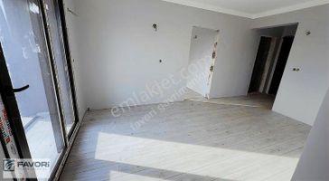 Favori'den Şekerevleri Ana Cadde Cephe 2+0 Sıfır Ara Kat
