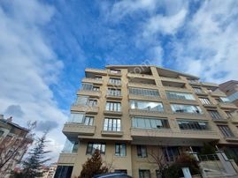 Göral Emlaktan 2+1 Teraslı Geniş Ferah Asansörlü Genç Bina