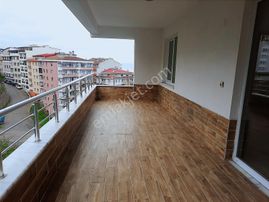 Beyaz Emlaktan 180 M2 Deniz Manzaralı Kiralık Daire