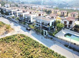 Kusadası Karaova Mevkiinde Deniz Manzaralı 3+1 Villa