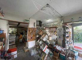 Meydan Kavağında Sağlık Ocağı Ve İlk/ortaokul Yanı Dükkan