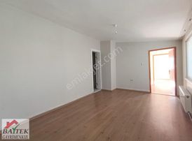 Aşağı Öveçler'de 4. Cadde Yakını, Otoparklı, Teraslı 5+1 Ofis