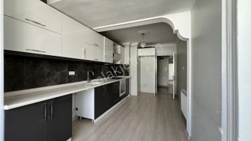 Bayraklıda Satılık Daire 3+1 Site İçerisinde Güvenlikli Fırsat