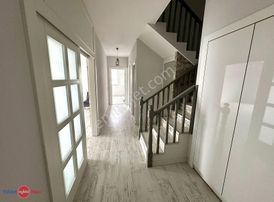 Altınova Mahallesi Mahalle Sitesinde Satılık 4+1 Dubleks Daire