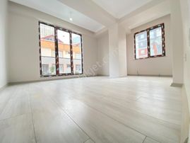 Focus'tan Metro Ve Piazzaya 1 Dk,sıfır,katta Tek,a.otoparklı 2+1