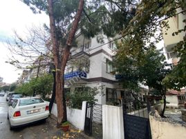 Arga'dan Buca Çevik Bir Meydan Yakını Ara Kat 3+1 Kiralık Daire.