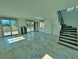Uytundan Pelitköyde Denize 50 M Deniz Manzaralı Lüks 3+1 Villa