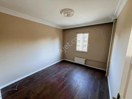 Yoldaş Emlaktan Yahyakaptan'da 3+1 Kiralık Daire