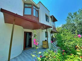 Uytundan Pelitköyde Denize 150 Metre Bahçe Kullanımlı 3+1 Villa