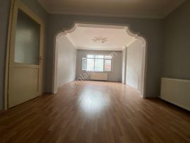 Avrupa Emlak Tan Menderes Mah 85m² 2+1 3.kat,kombili,metro Yakın