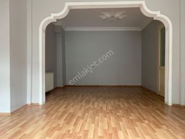 Avrupa Emlak Tan Menderes Mah 85m² 2+1 3.kat,kombili,metro Yakın