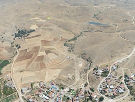 Bostanlıda 6.232 M² Yola Cepheli Gölete Yakın Tarla