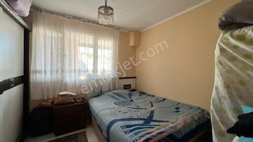 Bayraklı Onur Mahallesinde Satılık Müstakil Ev 3 Katlı