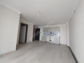 Yükselden Kadıköy De Merkezi Lokasyonda Ara Kat Ön Cephe 1+1