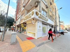 Genç Emlak'tan Hastane Caddesinde Satılık 2 Dükkan. Köşe Başı.
