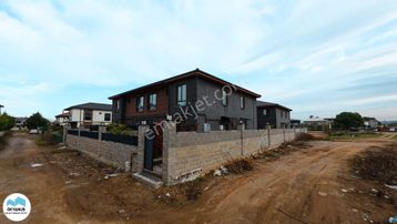 Sakarya Karasu Da Havuz Ve Bahçe Keyfi, Merkezde Köşe Parsel Dubleks Müstakil Ev!