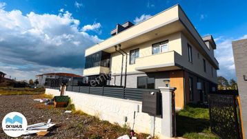 Sakarya Karasu Merkezde Lüks Yaşam Havuzlu Bahçeli Dubleks Müstakil