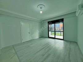 Uytundan Güre'de Denize Yakın Havuzlu Lüks Sitede Bahçeli 2+1