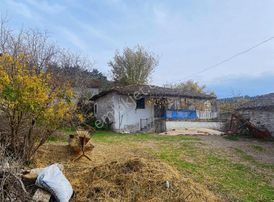 Küçükyeni Mah.950m² Arsalı Ahşap Ev Ve İki Adet Tarla Satılık