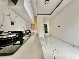 ꧁yetkili Ay Emlak'tan꧂akçay'da Kombili Ön Cephe Ayrı Mutfak Arakat Satılık 2+1 Geniş Lüks Daire