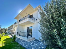 ꧁akçay Ay Emlaktan꧂güre'de Lüks Sitede Kuş Çıvıltılarıyla Huzur Bulacağınız Satılık 2+1 Şık Daire