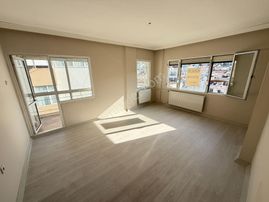 İnönü Caddesi Üzerinde Kapalı Otoparklı Kiralık 2+1 Köşe Daire