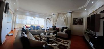 Buca Menderes Caddesinde, Cadde Cepheli,3+1 Ara Kat Satılık