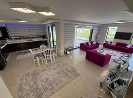 Kuşadası Karaova Mahallesi'nde Satılık Dubleks Havuzlu Villa