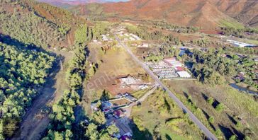 Hisarönü Ana Yol Üzeri Satılık 3 Müstakil Ev+4 Depo Ve Arazisi