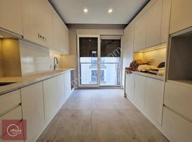 Fenerbahçe'de Sahile Yakın Yeni Bina Balkonlu E.banyolu130m² 3+1