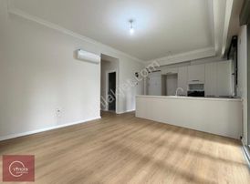 Sahrayıcedit'de Minibüs Caddesine Yakın Giyinme Odalı Boş 2+1