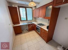 Fenerbahçe'de Ayanoğlu Caddesi Üzeri Genç Bina Balkonlu Boş 3+1