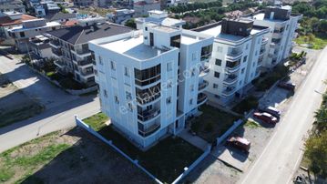 Seferihisar İzmir Caddesi Üzerinde Yeşil Alan Cepheli • Satılık 3+1 Daire