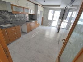 Karapürçekte 4+1 Satılık Ara Kat Merkezde Çift Banyo Asansörlü Hilal Emlaktan